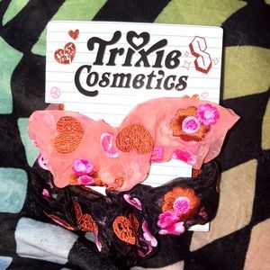 🆕BNIP!NEVER WORN!Trixie Cosmetics Floral scrunchies set!RARE!SO!HARD TO FIND!💖